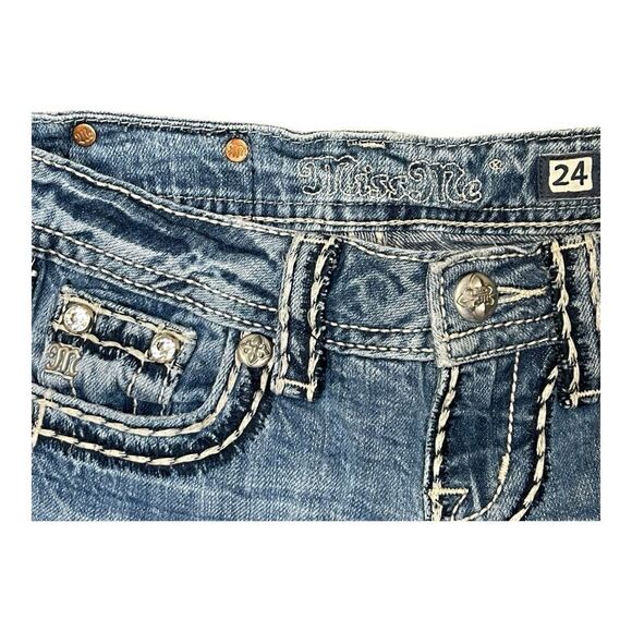 Miss Me Women's Signature Cuffed Capri Jeans Sz  24 Distressed Jeweled EUC - Picture 5 of 7